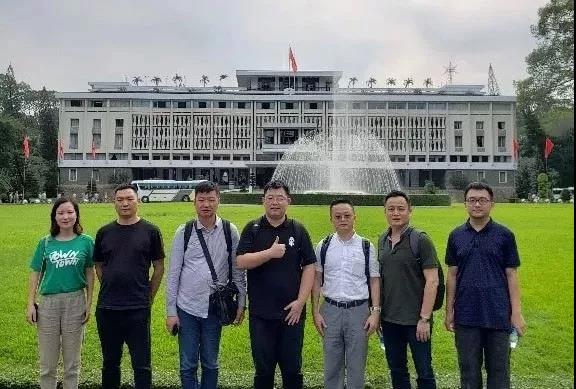 欧陆注册控股董事长，，，，，副董事长一行赴越南考察调研