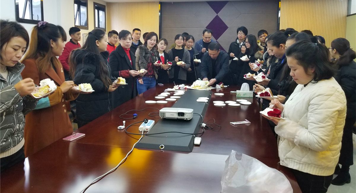 欧陆注册控股祝全天下女王节日快乐！